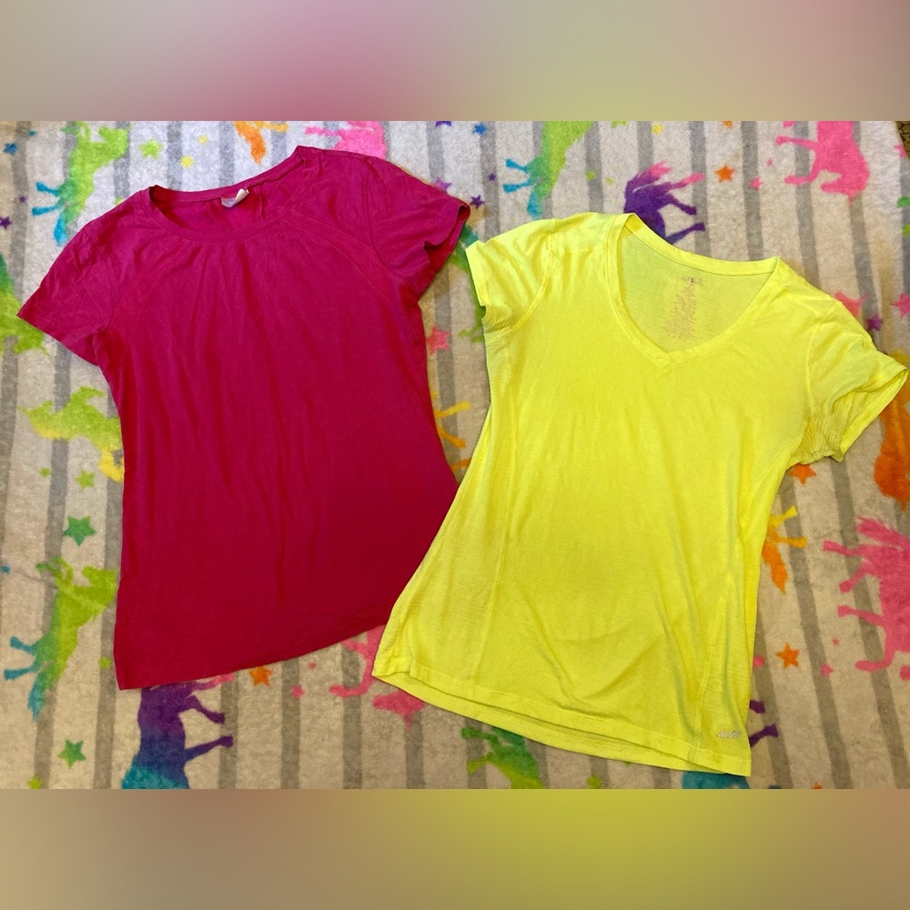 🥎Bundle! 2 Athletic Short Sleeve Shirts, Size Medium